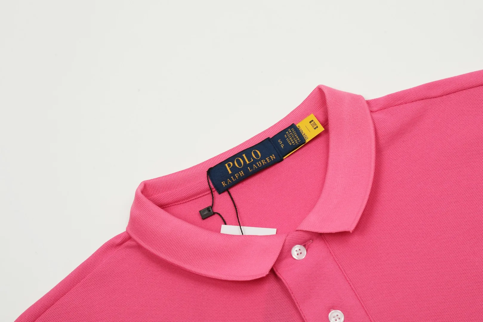 🅿️152 "Top quality" Style number: DS001# (not off the shelves all year round) [Ralph Lauren classic pony embroidered lapel POLO short sleeves] ✅Ralph Lauren Ralph Lauren classic basic versatile POLO short sleeves ✅Main supply platform live broadcast Wholesale entities will be replenished when out of stock Not removed from the shelves ✅ZP quality 1:1 version Scan the code to enter the GF website Z cabinet quality ✅Detailed quality The only one in Guangzhou Imported pique fabrics Mainly high-end, cost-effective and good quality. Needless to say, the version is restored to the original version. The maximum size can be worn up to 210 pounds. Loose, comfortable and stress-free. ✅Wear for work and life. Suitable for various occasions. A must-have recommendation for couples. Size: